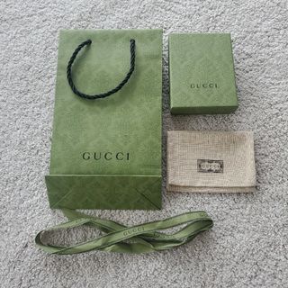 Gucci - 【未使用】GUCCI 紙袋 箱 内袋 リボン 付き 名刺入れ