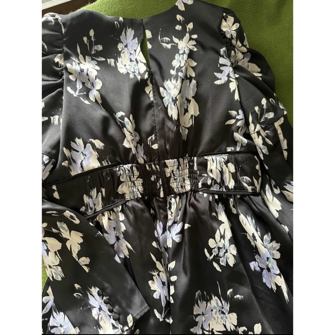 【新品】Herlipto Muse Floral Cut-Out Dress 【新品】Herlipto Muse Floral Cut-Out Dress