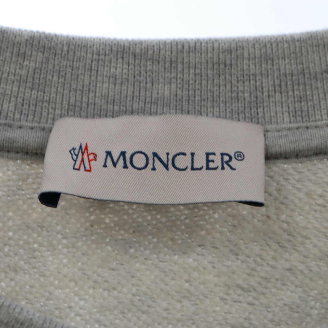 MONCLER(モンクレール)のMONCLER モンクレール MAGLIA GIROCOLLO ワッペン付き コットン 長袖スウェット トレーナー グレー F10918G70800 8098U メンズのトップス(スウェット)の商品写真
