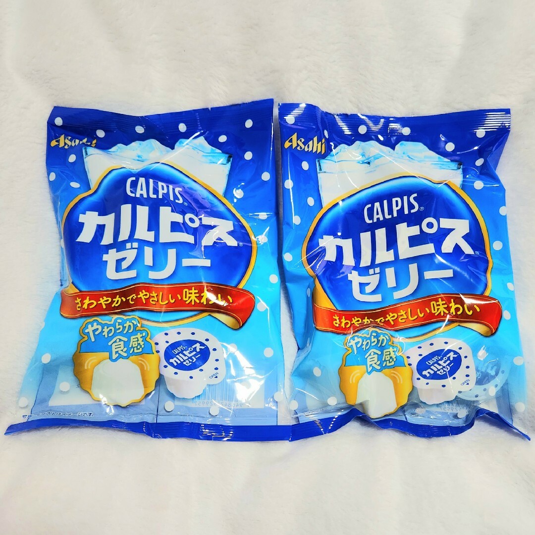 アサヒ(アサヒ)のアサヒ　カルピスゼリー　１０個入×２袋　やわらか食感　カップゼリー　冷菓 食品/飲料/酒の食品(菓子/デザート)の商品写真