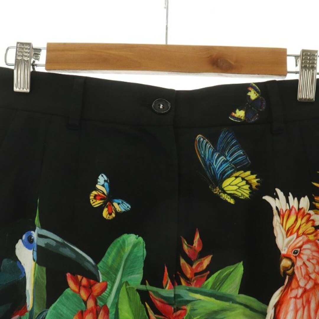 DOLCE&GABBANA(ドルチェアンドガッバーナ)のドルチェ&ガッバーナ ショートパンツ ジップアップ 鳥柄 42 XL 黒 レディースのパンツ(ショートパンツ)の商品写真