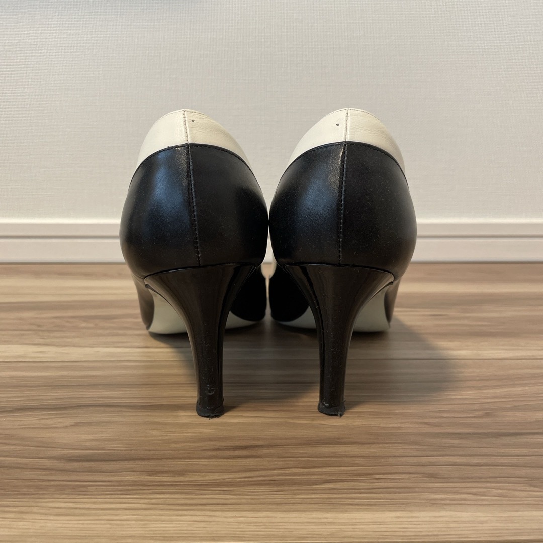 Odette e Odile(オデットエオディール)の美品　オデットエオディール　パンプス　ブラックホワイト　24.5cm レディースの靴/シューズ(ハイヒール/パンプス)の商品写真