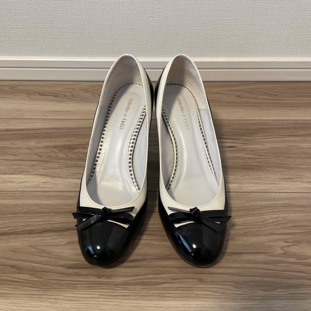 Odette e Odile(オデットエオディール)の美品　オデットエオディール　パンプス　ブラックホワイト　24.5cm レディースの靴/シューズ(ハイヒール/パンプス)の商品写真
