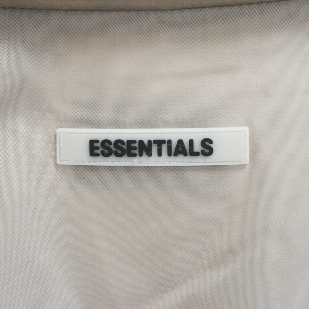 FOG Essentials エフオージー エッセンシャルズ バックラバーロゴ スナップボタン コーチジャケット ナイロンメッシュジャケット ベージュ メンズのジャケット/アウター(ナイロンジャケット)の商品写真