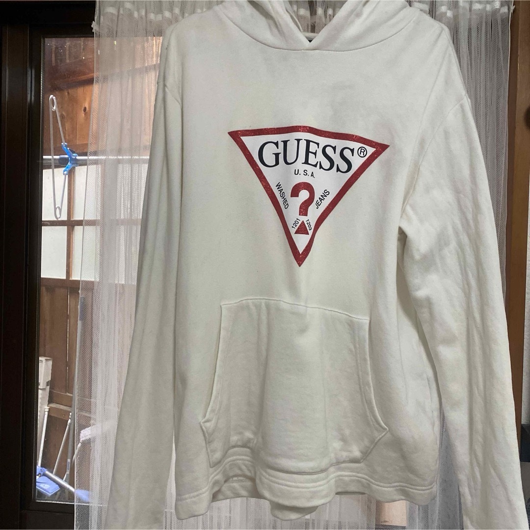 GUESS(ゲス)のGUESS パーカー 白 Sサイズ メンズのトップス(パーカー)の商品写真