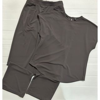 ユニクロ(UNIQLO)のUNIQLO クレープジャージー　トップス M ＊ パンツS(Tシャツ(半袖/袖なし))