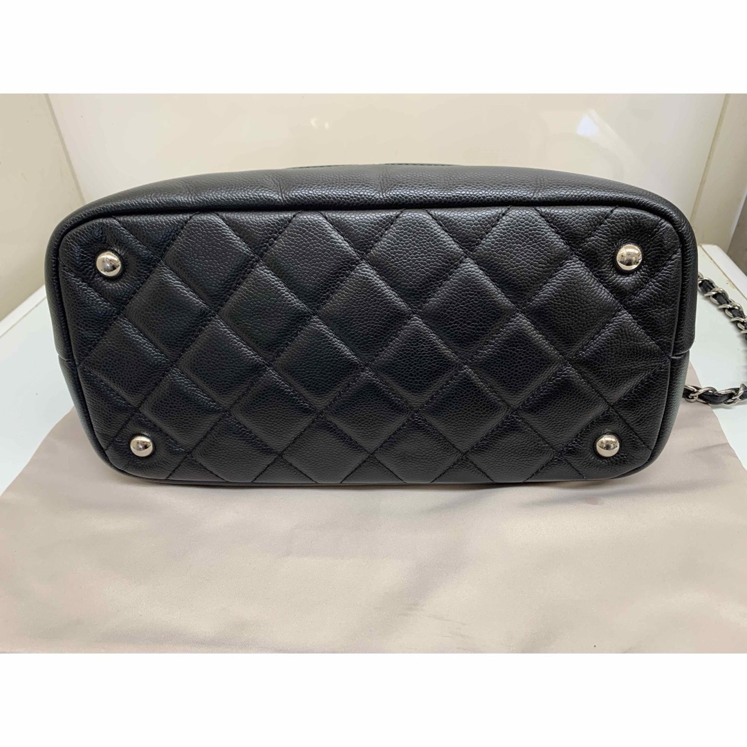 CHANEL(シャネル)の美品 正規品CHANELシャネル　マトラッセ  チェーン　トートバッグ レディースのバッグ(トートバッグ)の商品写真