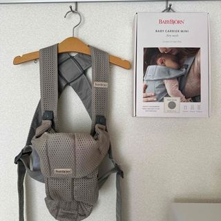 ベビービョルン(BABYBJORN)のベビービョルンベビーキャリア MINI Air グレーべージュ(抱っこひも/おんぶひも)