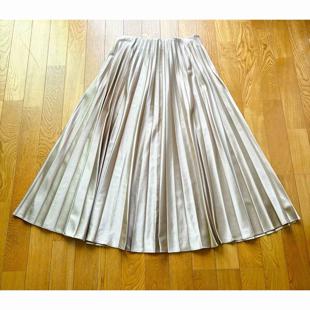 ZARA(ザラ)の★激安ZARA サテン生地プリーツロングスカート サイズS★ レディースのスカート(ロングスカート)の商品写真