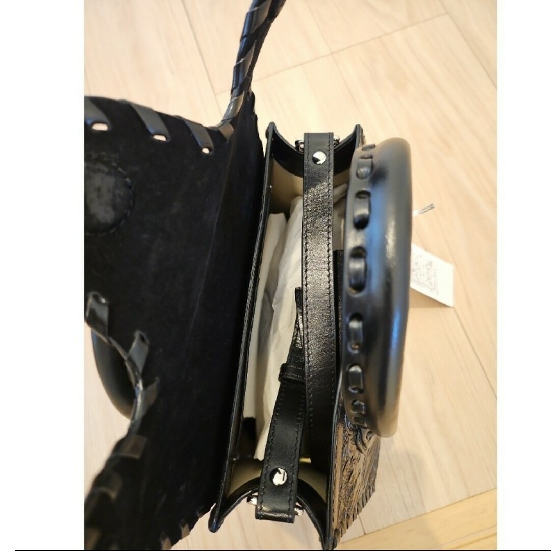 GRACE CONTINENTAL(グレースコンチネンタル)の新品　カービングトライブス　バッグ　黒 レディースのバッグ(ハンドバッグ)の商品写真