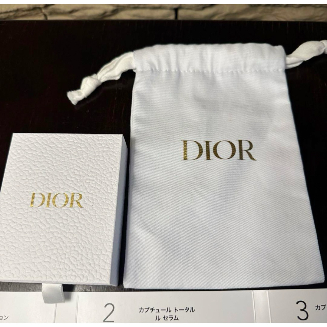 Dior(ディオール)のDiorディオール✳︎ブレスレット　サンプル　ポーチ　ノベルティ レディースのアクセサリー(ブレスレット/バングル)の商品写真