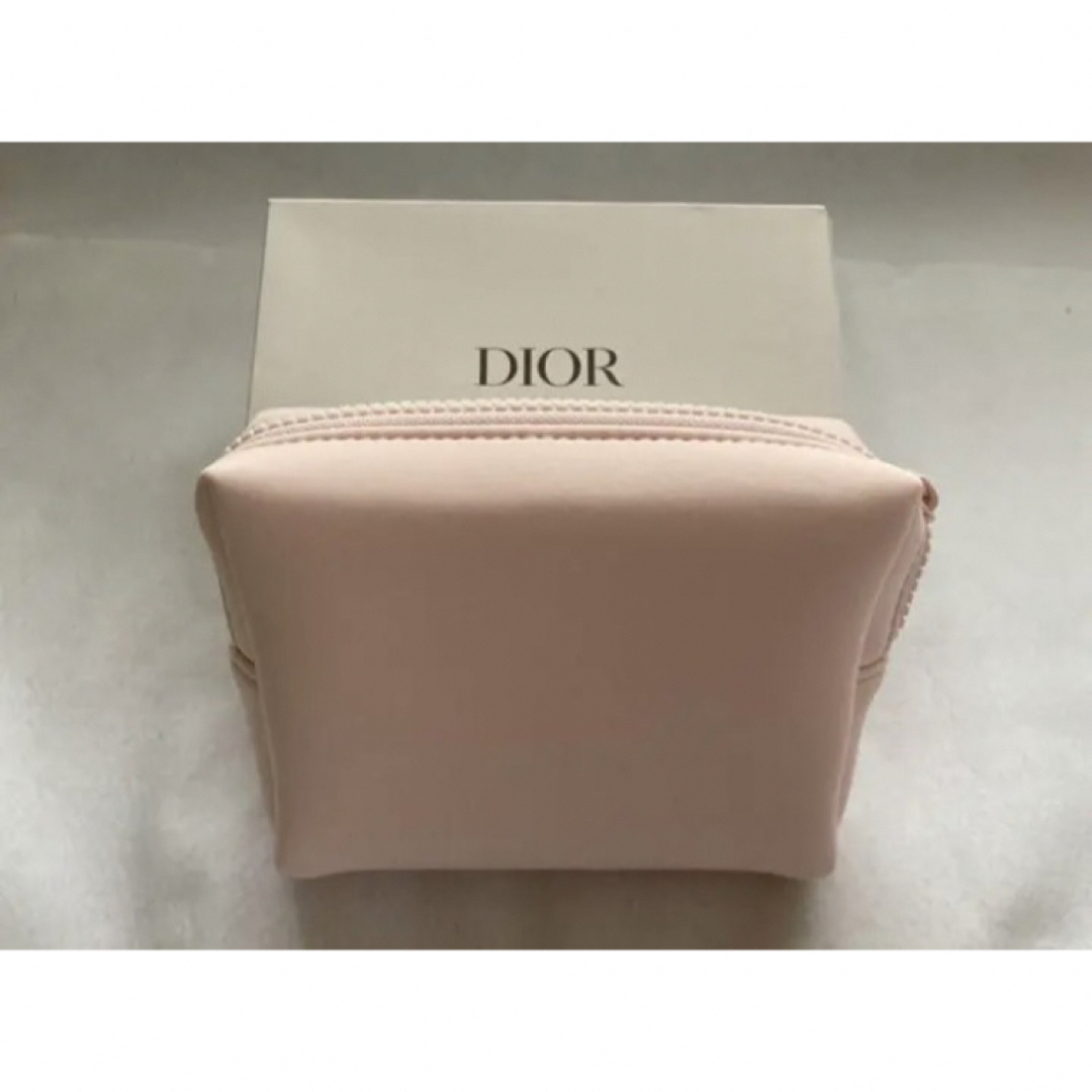 Dior(ディオール)の【Dior】ノベルティポーチ ピンク 【新品未使用】 レディースのファッション小物(ポーチ)の商品写真