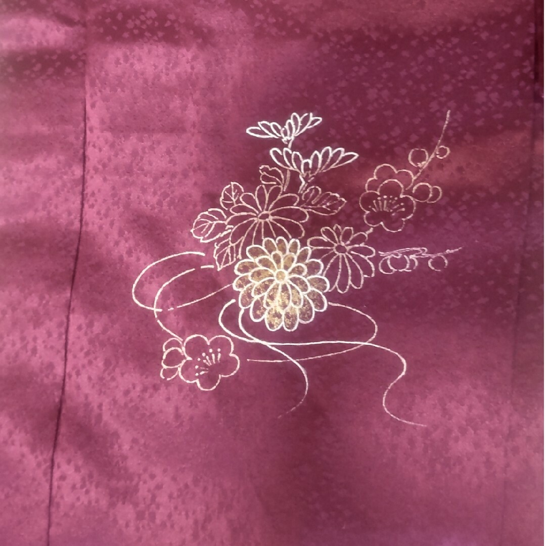 羽織　正絹　綸子　紫　友禅　糸描き菊に金散らし レディースの水着/浴衣(着物)の商品写真