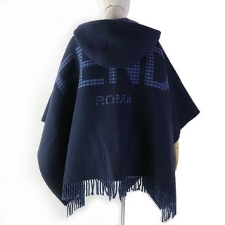 フェンディ(FENDI)の極美品☆FENDI フェンディ FXX722 ウール カシミ混 ビックロゴ入り フリンジ・フード付 ポンチョ ネイビー 123×132cm ハンガー・ガーメント付き イタリア製 正規品 レディース(ポンチョ)