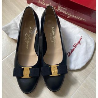 サルヴァトーレフェラガモ(Salvatore Ferragamo)のフェラガモ　パンプス　VARA(ハイヒール/パンプス)