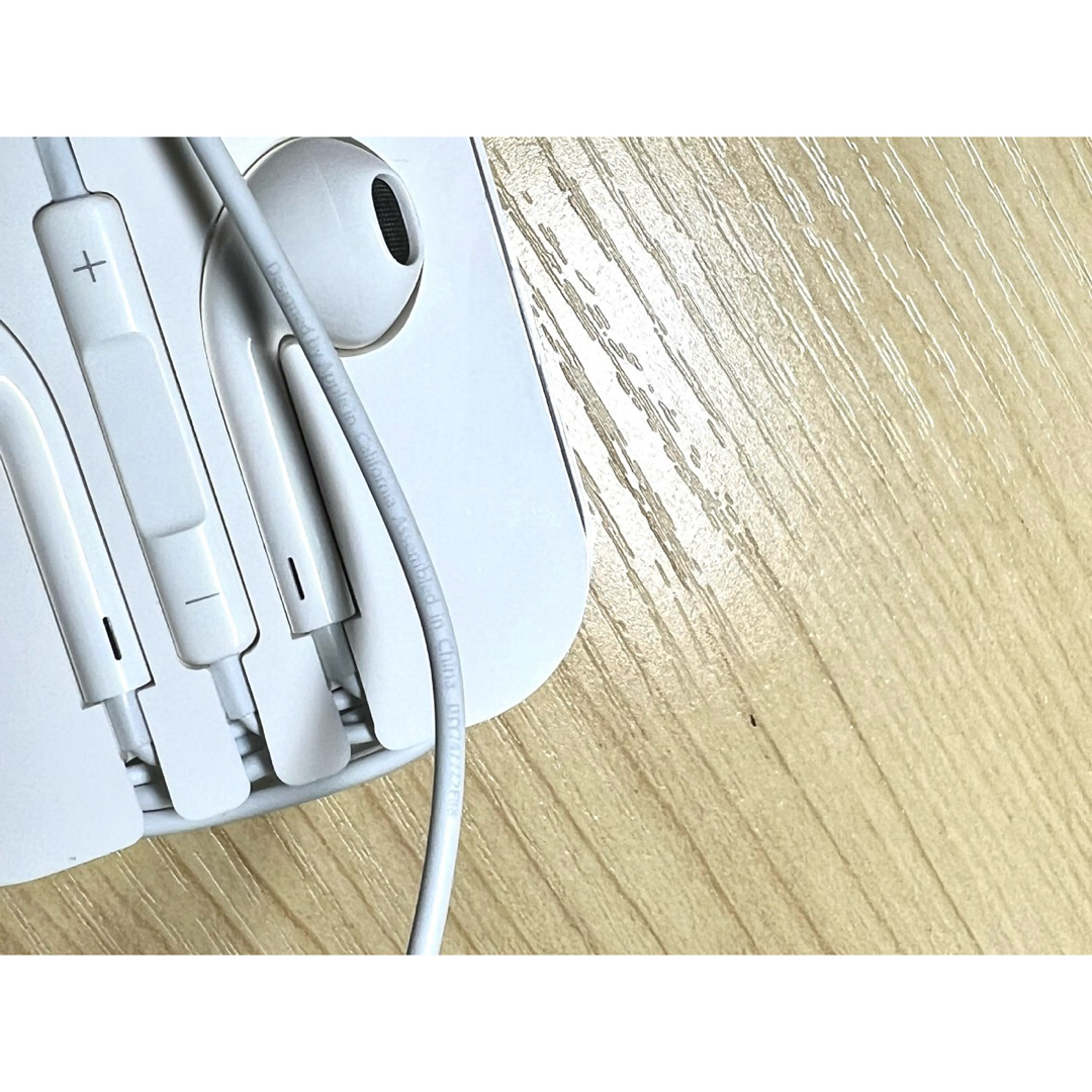 Apple(アップル)のApple iPhone イヤホン 純正品 ヘッドフォンプラグ スマホ/家電/カメラのオーディオ機器(ヘッドフォン/イヤフォン)の商品写真
