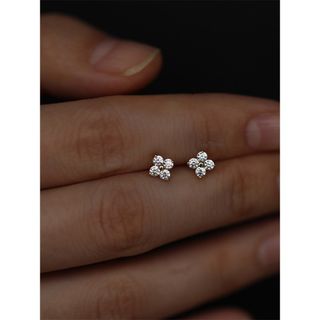 ✨ラスト1点✨アクセサリー　ピアス　4mm　銀　シルバー　フラワー　お花(ピアス)