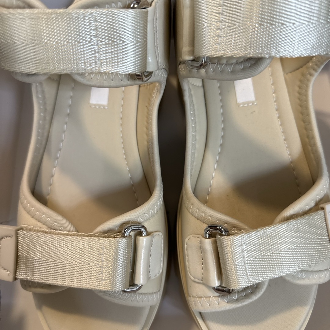 SNIDEL  スニーカーソールサンダル Mサイズ アイボリー レディースの靴/シューズ(サンダル)の商品写真
