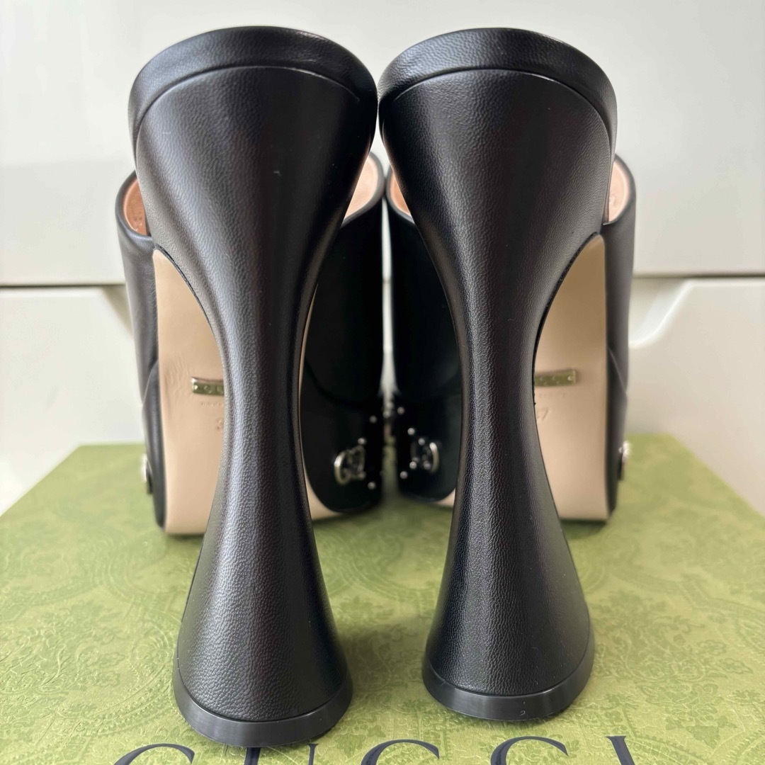 Gucci(グッチ)の美品　GUCCI ブラックレザー　ggロゴ　サンダル　スタッズ　ミュール レディースの靴/シューズ(サンダル)の商品写真