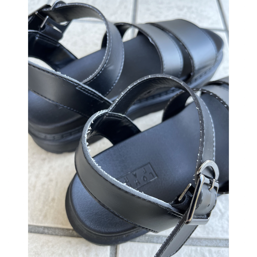 LOWRYS FARM(ローリーズファーム)のフェイクレザーサンダル レディースの靴/シューズ(サンダル)の商品写真