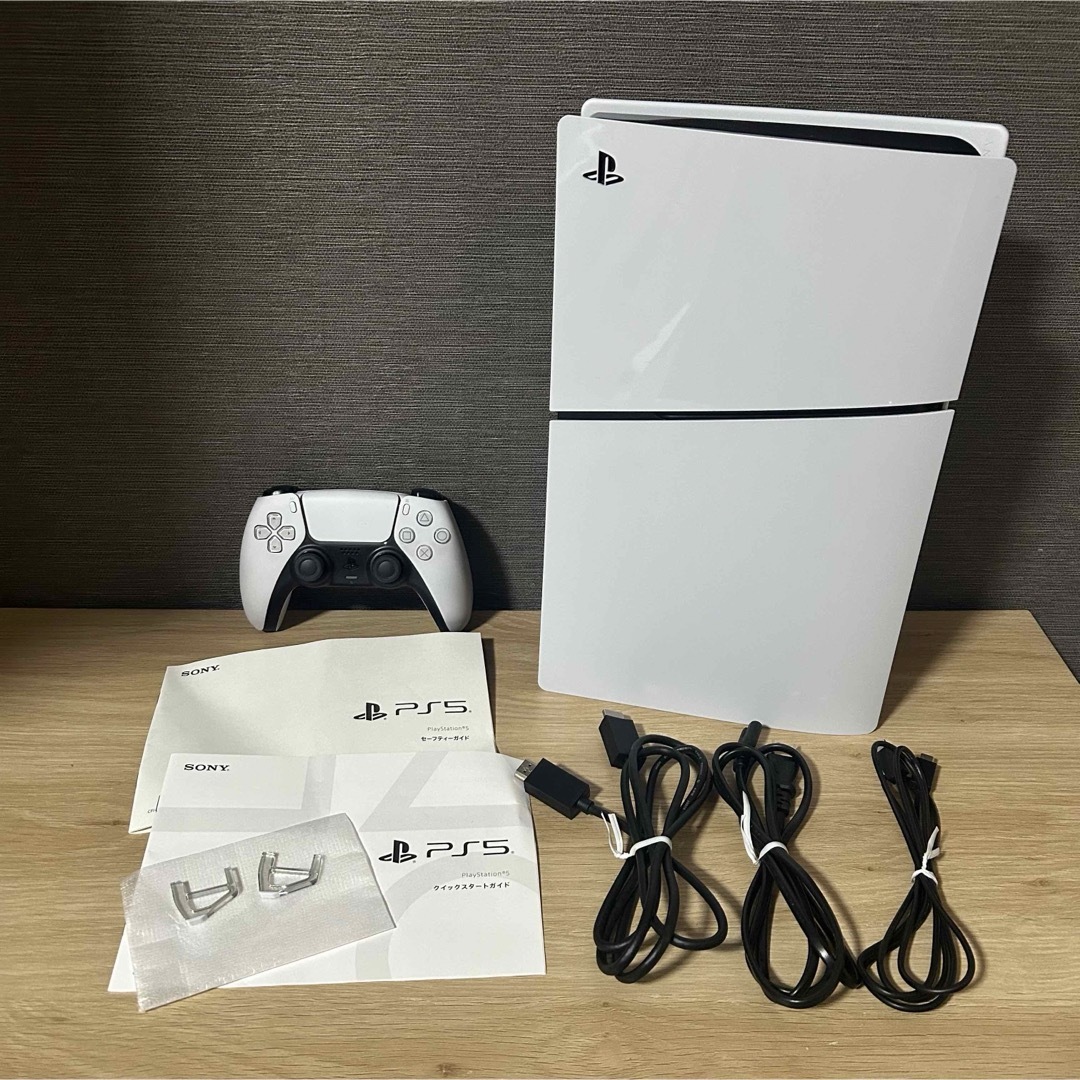 PlayStation 5 デジタルエディションslim CFI-2000B01 エンタメ/ホビーのゲームソフト/ゲーム機本体(家庭用ゲーム機本体)の商品写真
