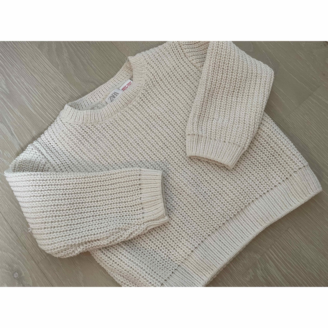 ZARA KIDS(ザラキッズ)の一回着用　ZARA baby スプリングニット　ホワイト　98 キッズ/ベビー/マタニティのキッズ服女の子用(90cm~)(ニット)の商品写真