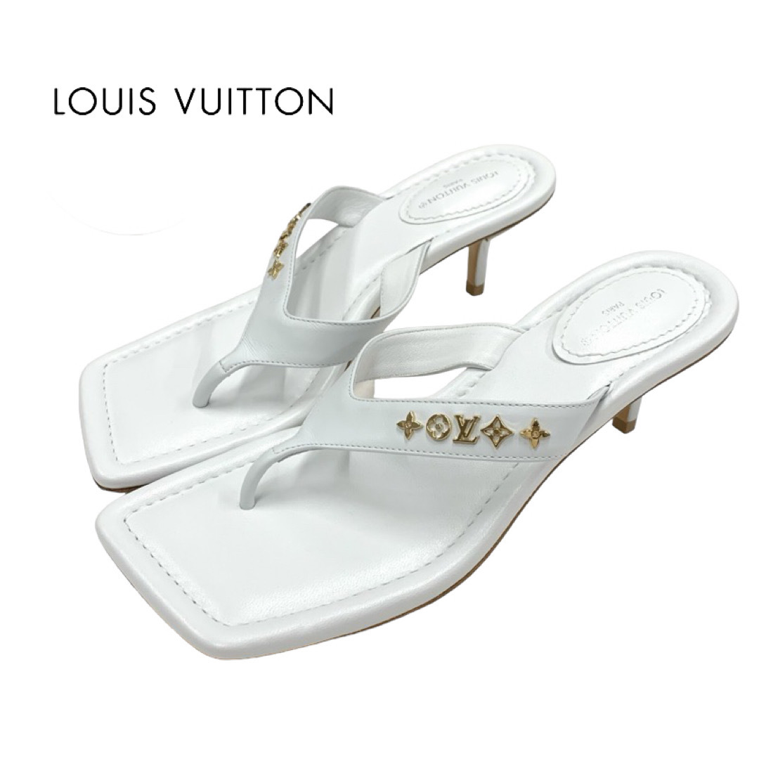 LOUIS VUITTON(ルイヴィトン)のルイヴィトン LOUIS VUITTON サンダル 靴 シューズ レザー ホワイト 白 ゴールド 未使用 トングサンダル ミュール モノグラムスタッズ レディースの靴/シューズ(サンダル)の商品写真