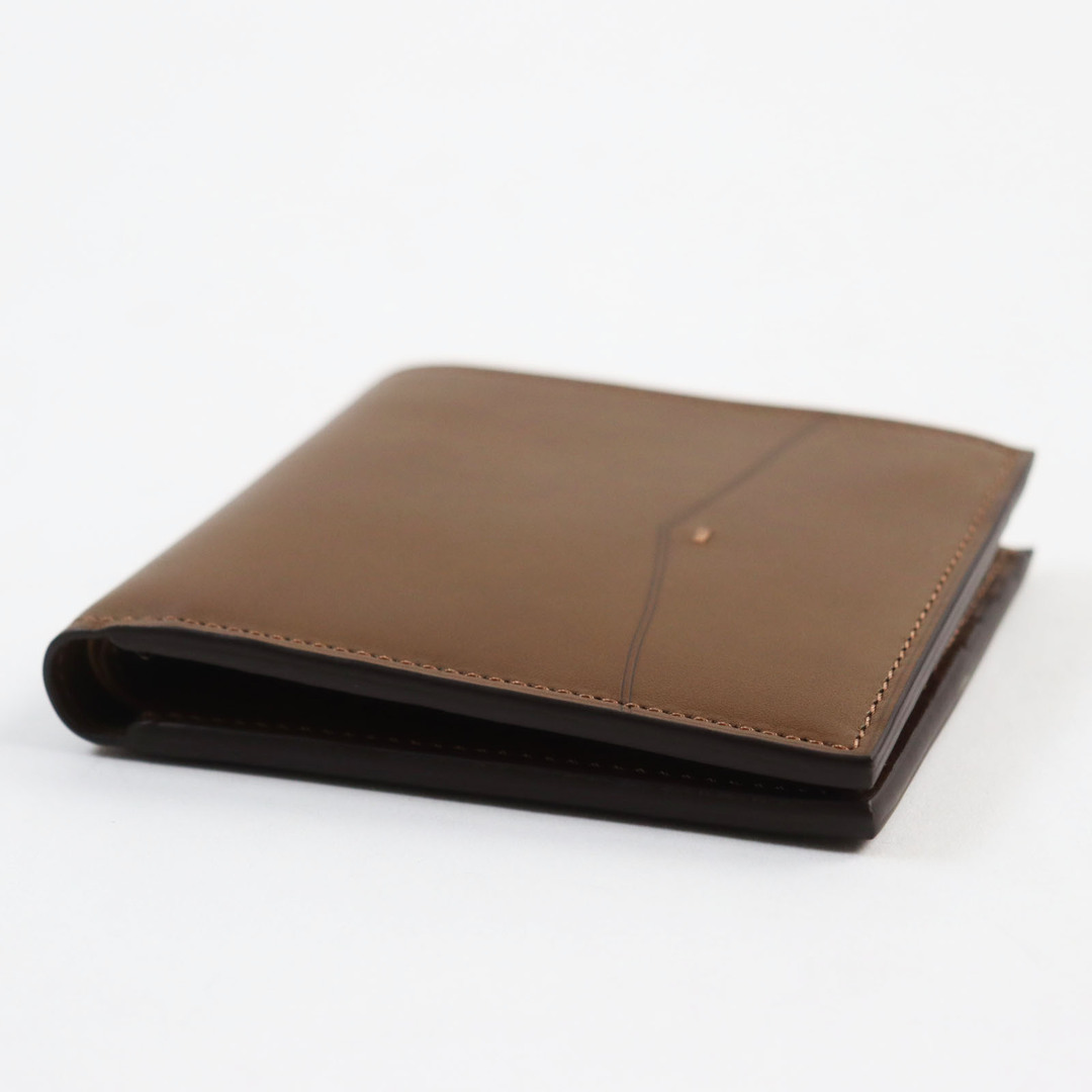 EDWARD GREEN(エドワードグリーン)の未使用品●EDWARD GREEN エドワードグリーン HIP WALLET レザー DARK OAK コンパクトウォレット 二つ折り財布 ダークブラウン 箱付き メンズ 定価68,200円 メンズのファッション小物(折り財布)の商品写真