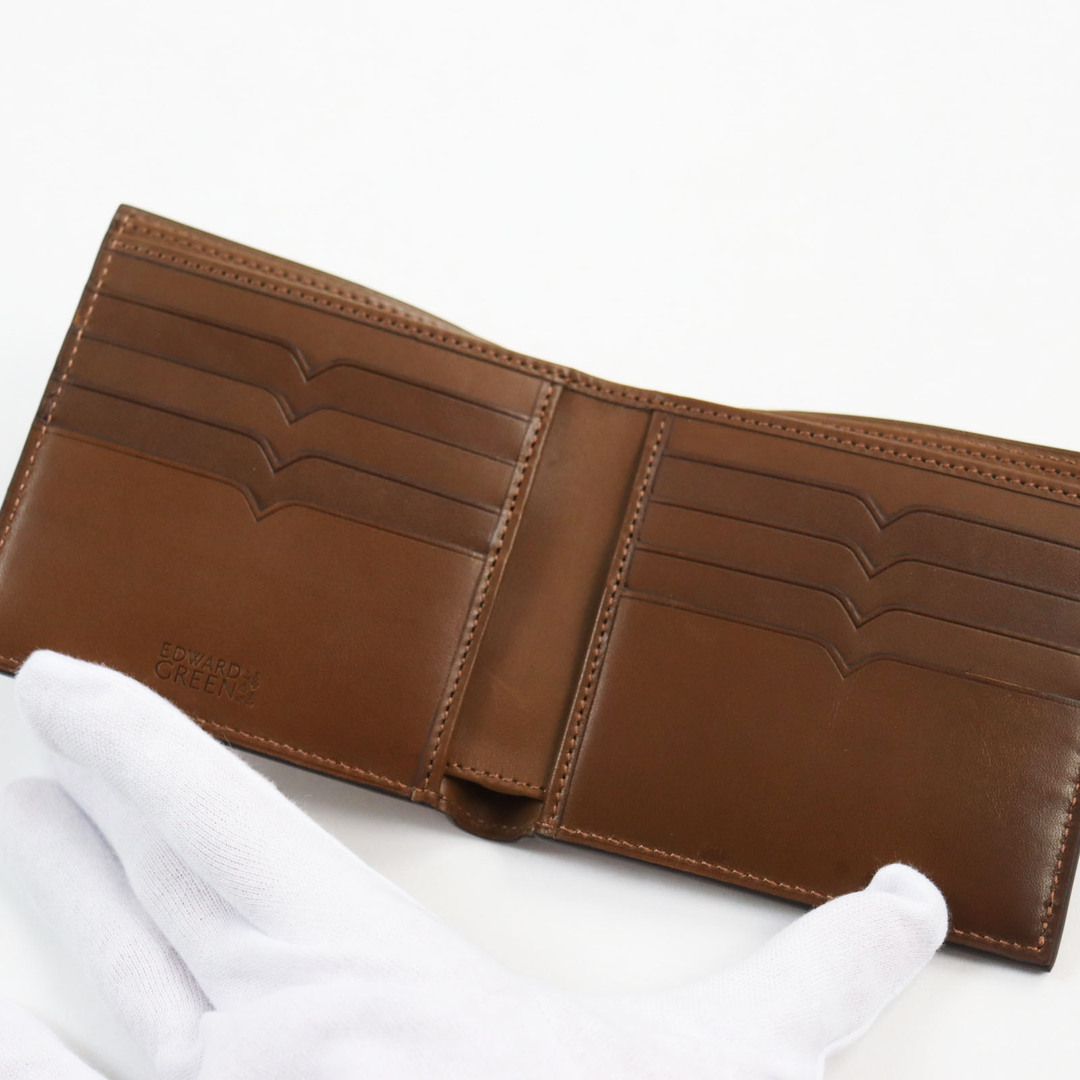 EDWARD GREEN(エドワードグリーン)の未使用品●EDWARD GREEN エドワードグリーン HIP WALLET レザー DARK OAK コンパクトウォレット 二つ折り財布 ダークブラウン 箱付き メンズ 定価68,200円 メンズのファッション小物(折り財布)の商品写真