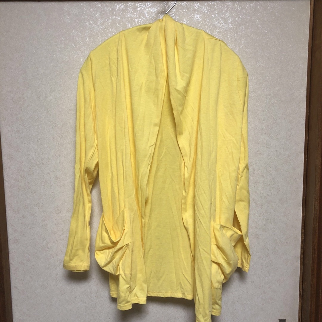 F243 未使用　カーディガン　黄色　羽織り　上着　アウター　体型カバー レディースのトップス(カーディガン)の商品写真