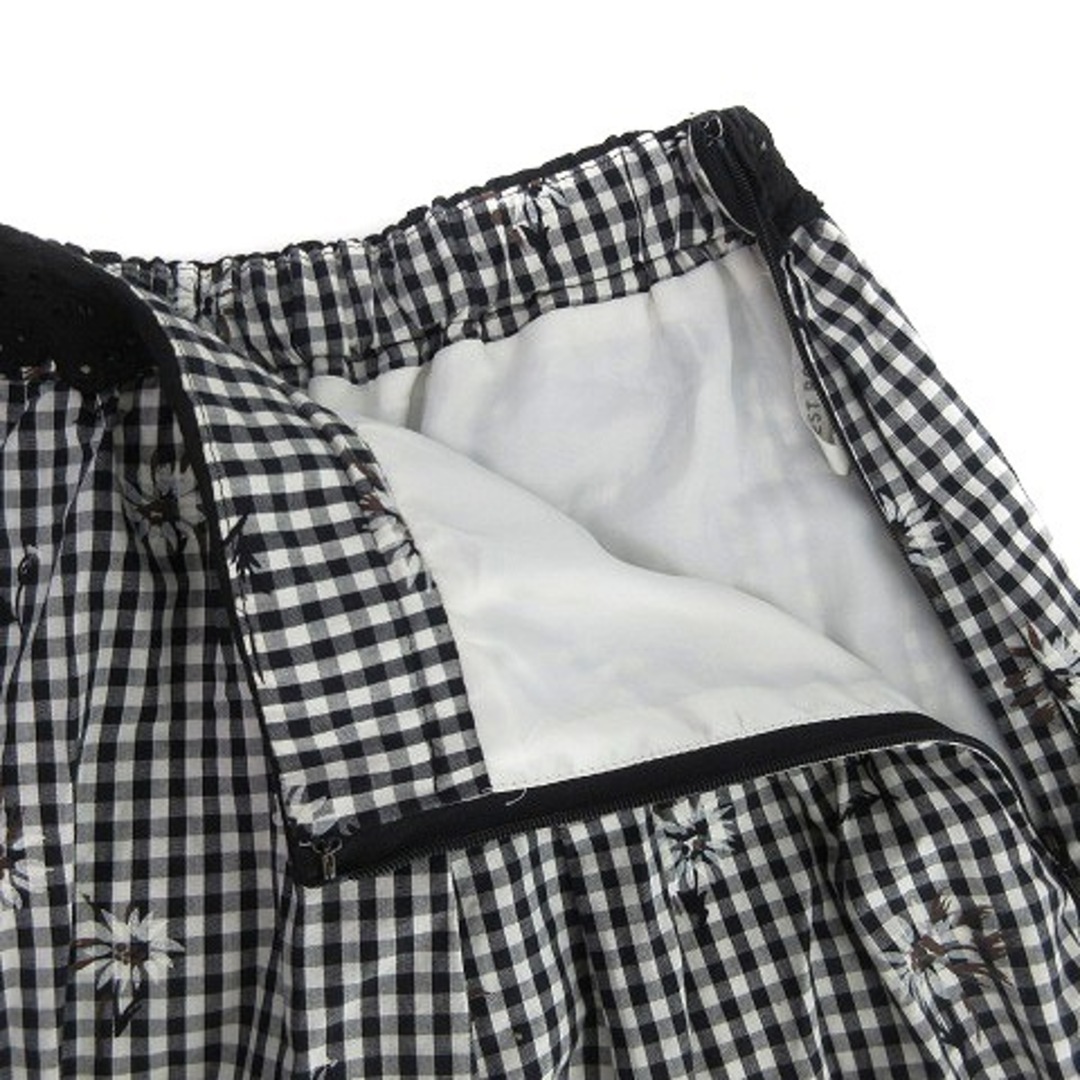 L'EST ROSE(レストローズ)のレストローズ スカート フレア ミニ サイドファスナー 総柄 黒 白 ボトムス レディースのスカート(ミニスカート)の商品写真