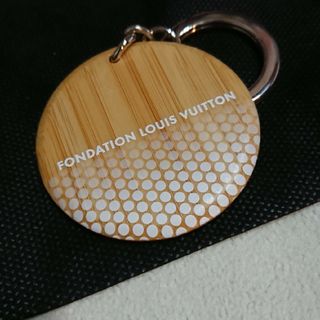 ルイヴィトン(LOUIS VUITTON)のフォンダシオン ルイヴィトン ラウンドキーホルダー キーチェーン メンズ(キーホルダー)