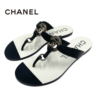 シャネル(CHANEL)のシャネル CHANEL サンダル 靴 シューズ レザー ブラック ホワイト 黒 トングサンダル フラットサンダル ココマーク(サンダル)