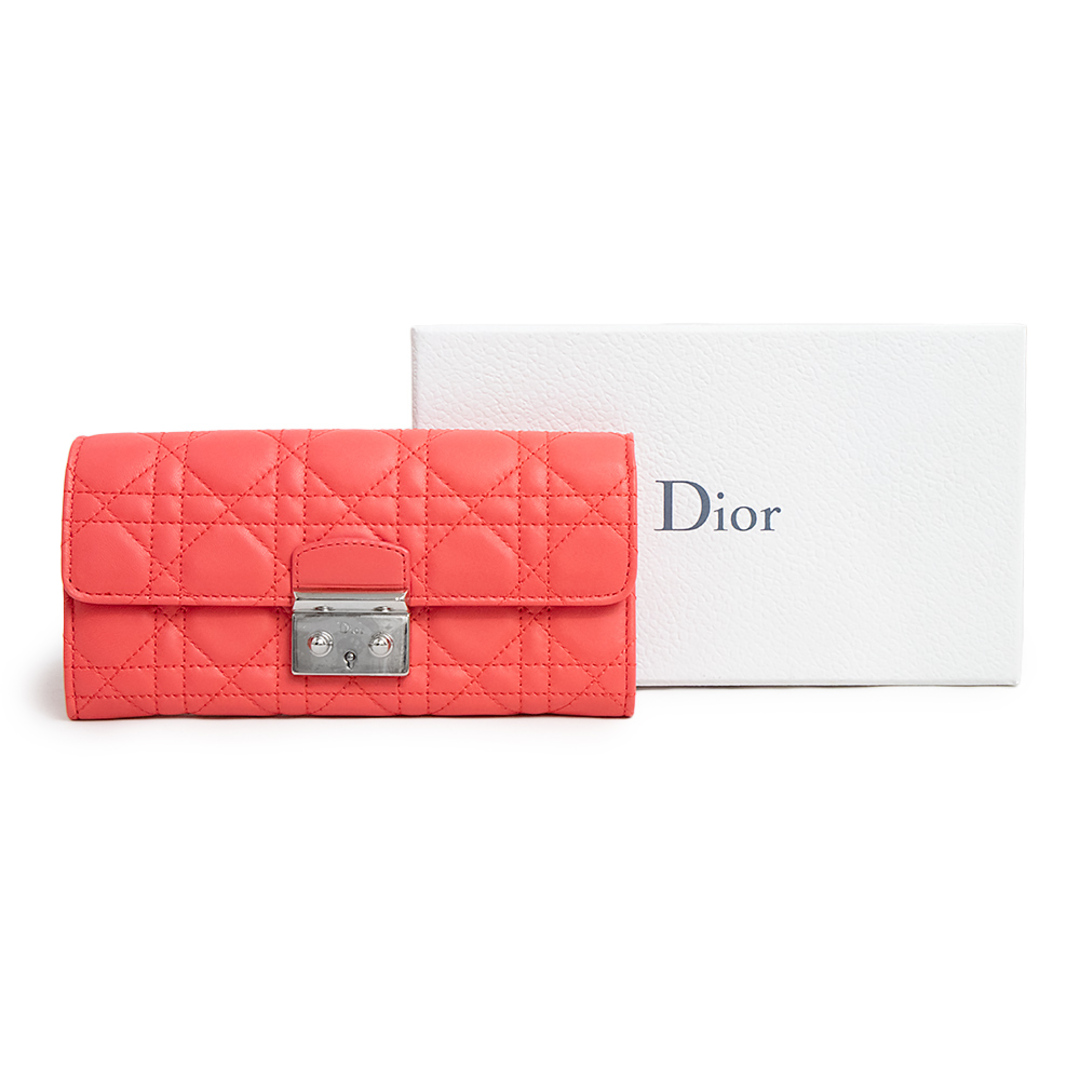 Christian Dior(クリスチャンディオール)のクリスチャンディオール ミスディオール カナージュ ニューロック 二つ折り長財布 ラムスキン レザー コーラル ピンク シルバー金具 S0522PGAI 箱付 Christian Dior（未使用保管品） レディースのファッション小物(財布)の商品写真