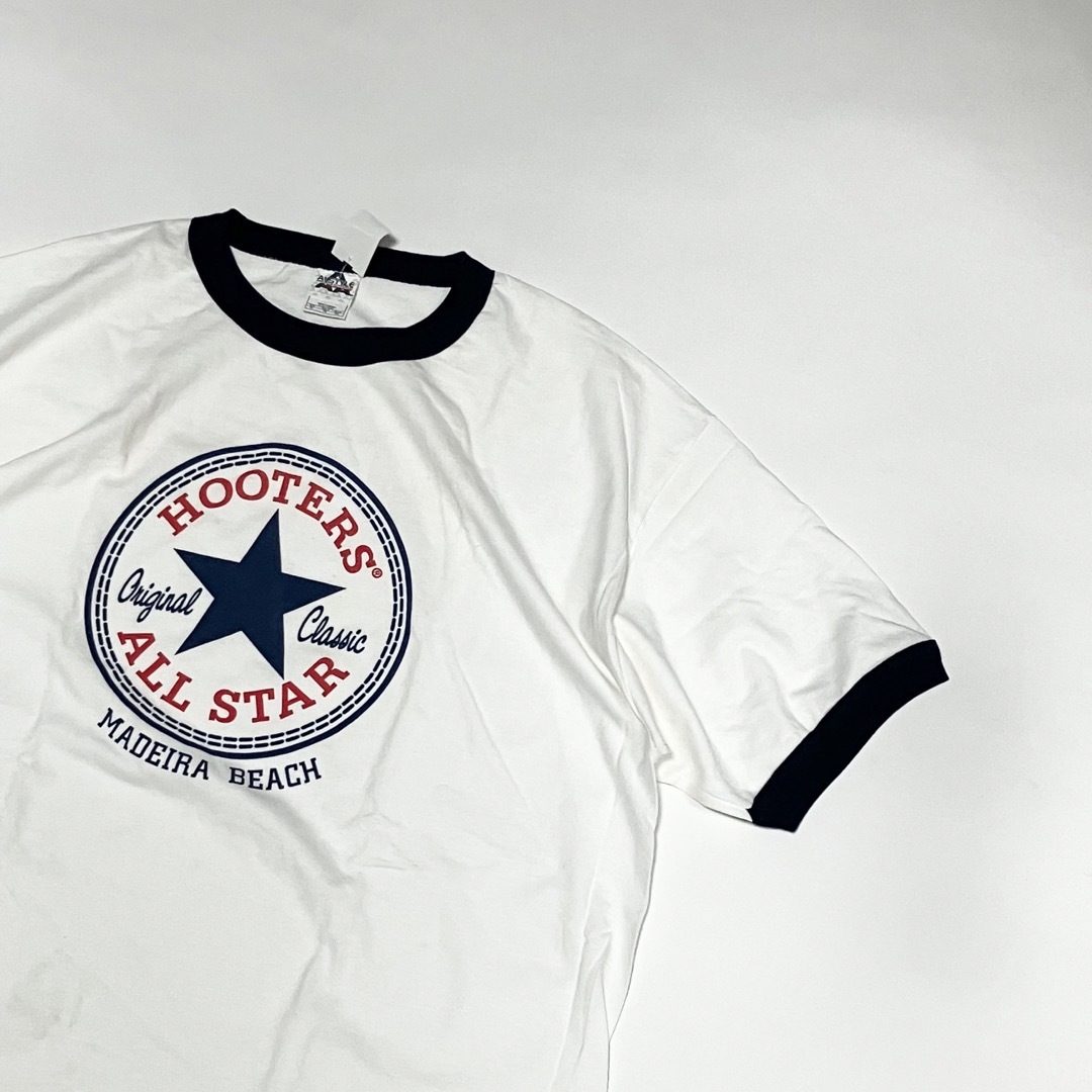 HOOTERS フーターズ プリントTシャツ コンバース パロディ　ホワイト メンズのトップス(Tシャツ/カットソー(半袖/袖なし))の商品写真