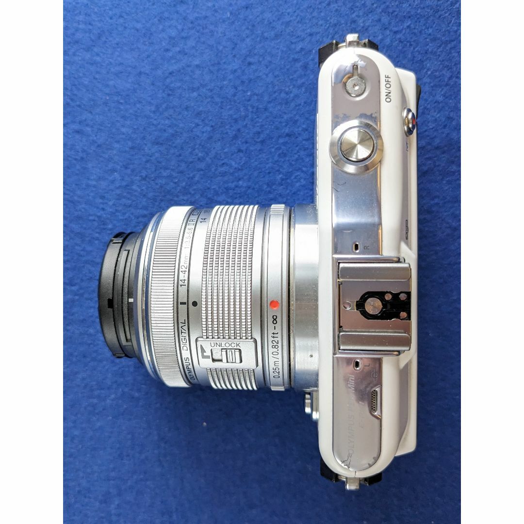 OLYMPUS(オリンパス)のOLYMPUS E-PM1 ミラーレス一眼　ホワイト　14-42mmレンズ付き スマホ/家電/カメラのカメラ(ミラーレス一眼)の商品写真