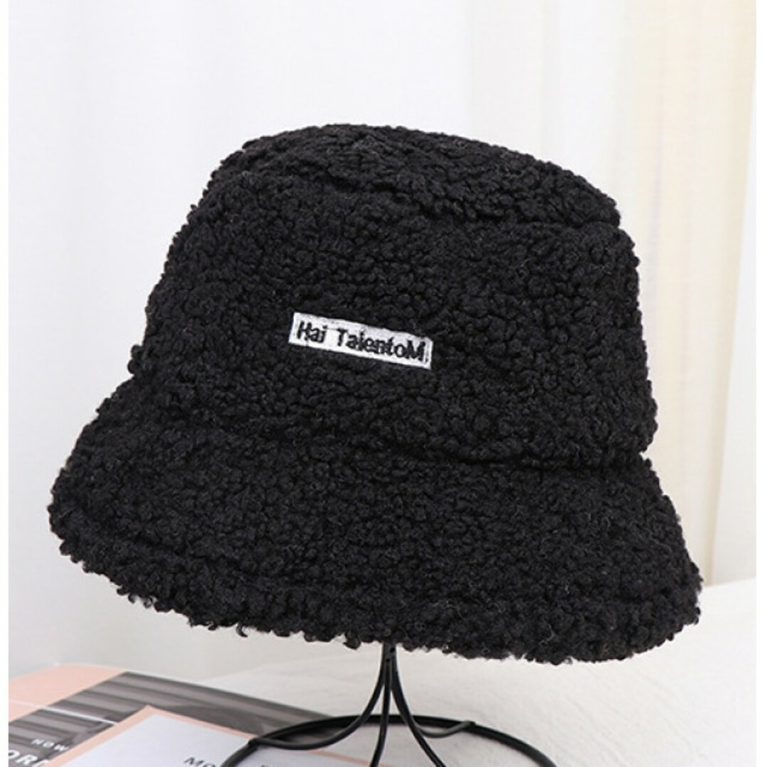 【セール中】ボアハット バケットハット もこもこ 黒 韓国 バケハ ロゴ入り レディースの帽子(ハット)の商品写真
