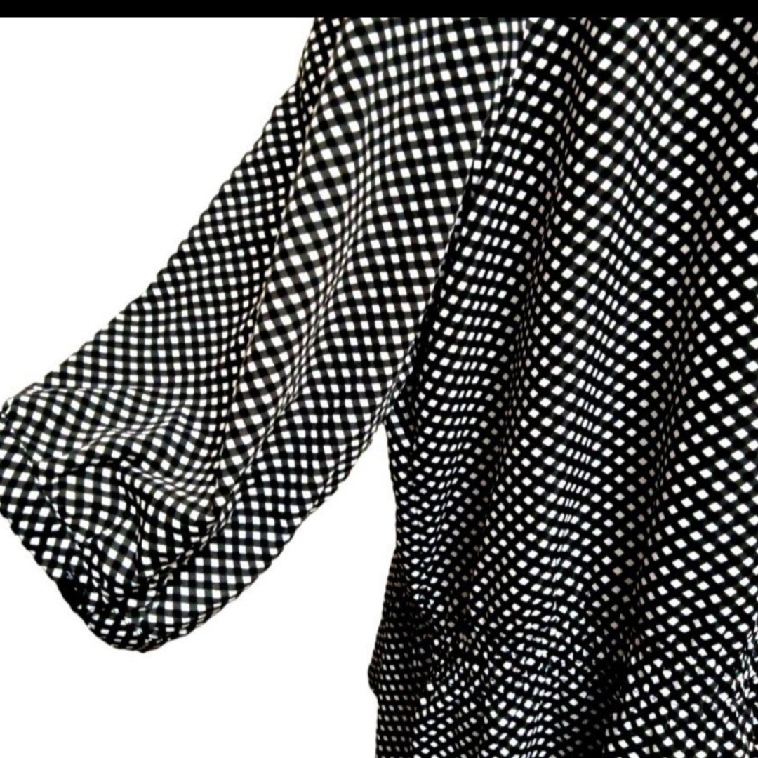 美品  4L セオリア  フリルリボン チェック ツルツル生地 ブラウストップス レディースのトップス(シャツ/ブラウス(半袖/袖なし))の商品写真