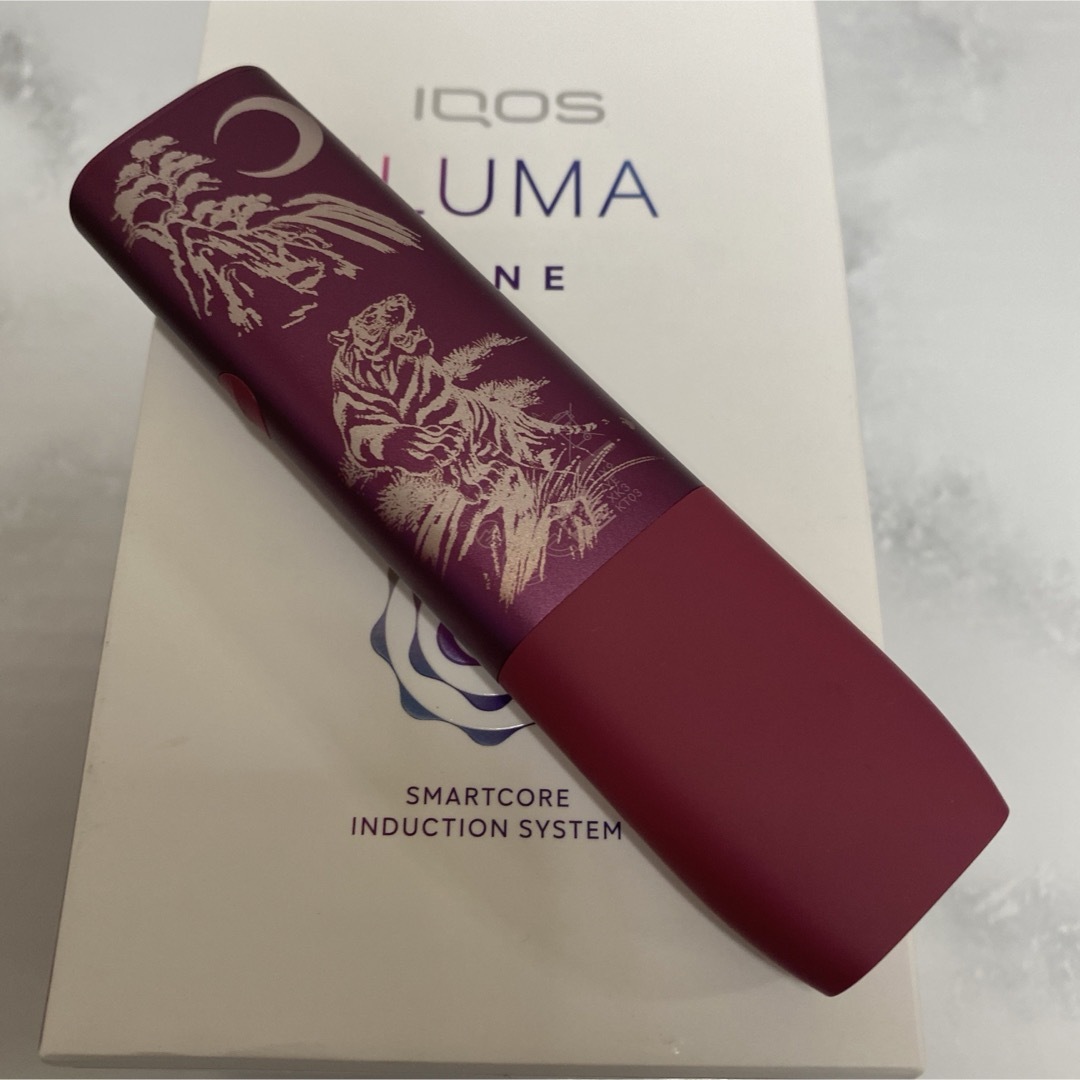 IQOS(アイコス)のiQOS ILUMA ONE アイコス イルマワン 虎 水墨画 サンセットレッド メンズのファッション小物(タバコグッズ)の商品写真