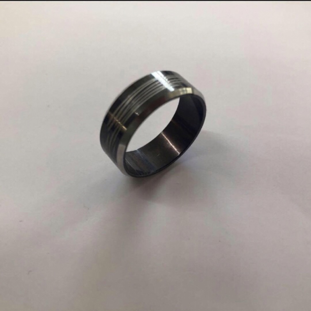 リング Black ブラック 黒 21号 メンズ 傷模様 メンズのアクセサリー(リング(指輪))の商品写真