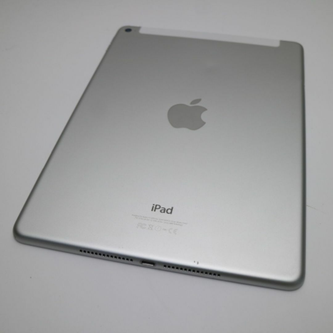 Apple(アップル)のau iPad Air 2 32GB シルバー  M333 スマホ/家電/カメラのPC/タブレット(タブレット)の商品写真