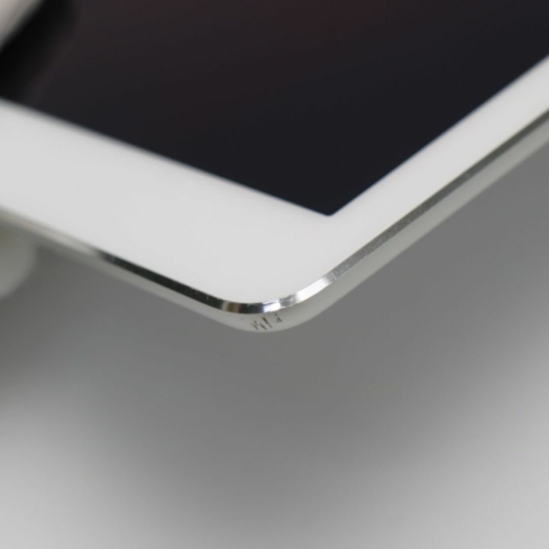Apple(アップル)のau iPad Air 2 32GB シルバー  M333 スマホ/家電/カメラのPC/タブレット(タブレット)の商品写真