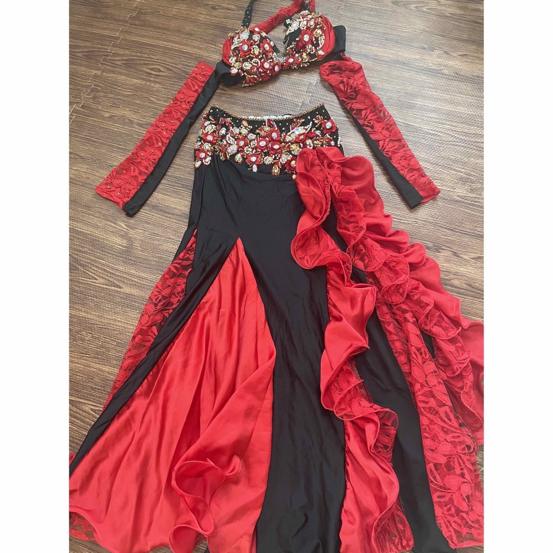 ベリーダンス　衣装　レッスン着　黒　赤 エンタメ/ホビーのコスプレ(衣装一式)の商品写真