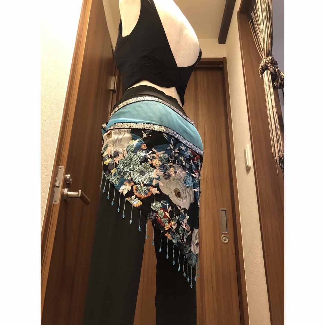 ベリーダンス 巻きスカート三角形 練習ヒップスカーフ 高級ハンドビーズフリンジ レディースのファッション小物(バンダナ/スカーフ)の商品写真