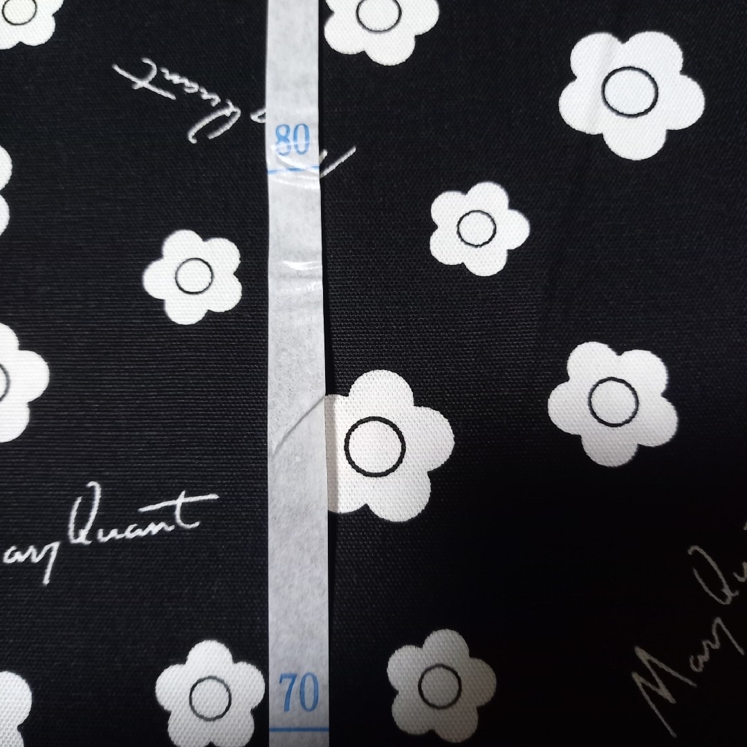 MARY QUANT(マリークワント)のマリークワント生地　MARYQUANT　黒　1M ミニデイジー　花柄 ハンドメイドの素材/材料(生地/糸)の商品写真
