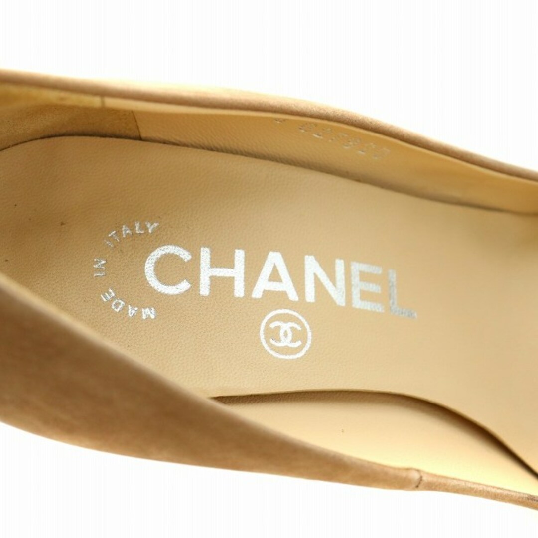 CHANEL(シャネル)のシャネル ココマーク パンプス 35 22.0cm ベージュ G27920 レディースの靴/シューズ(ハイヒール/パンプス)の商品写真