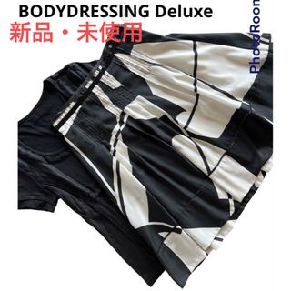 ボディドレッシングデラックス(BODY DRESSING Deluxe)のボディドレッシングデラックス　フレアスカート　春夏　ひざ丈　新品未使用　黒白(ひざ丈スカート)