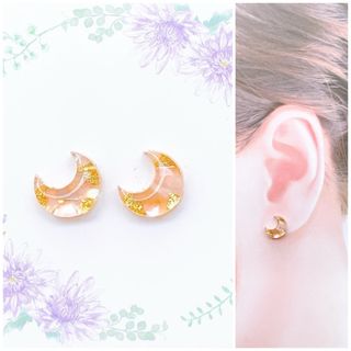 オレンジ11mm月ピアス/イヤリング(ピアス)