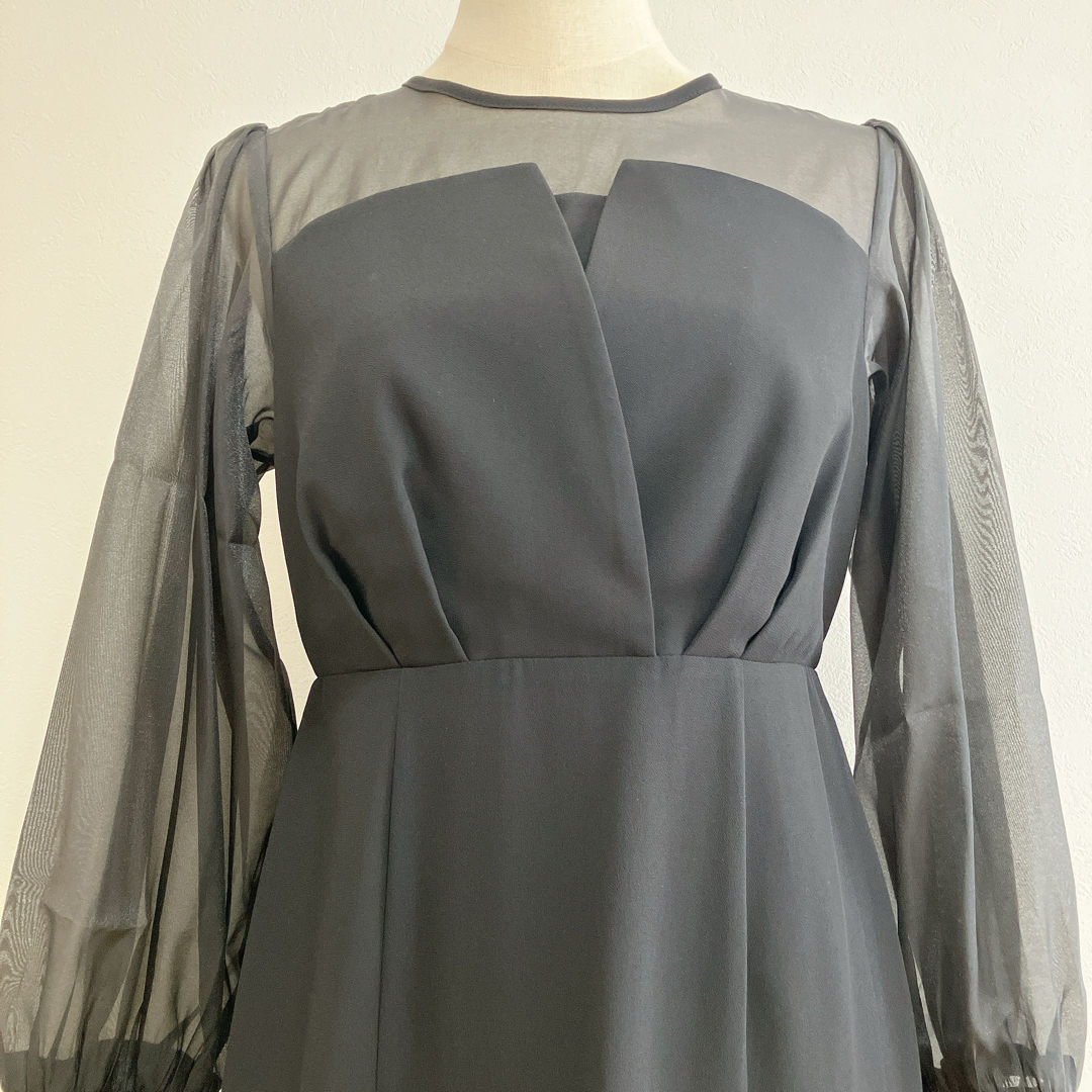 ニアナ　エピックデイ　ブラック　ビスチェ風ボリュームスリーブ　Iライン　ドレス レディースのフォーマル/ドレス(ミディアムドレス)の商品写真