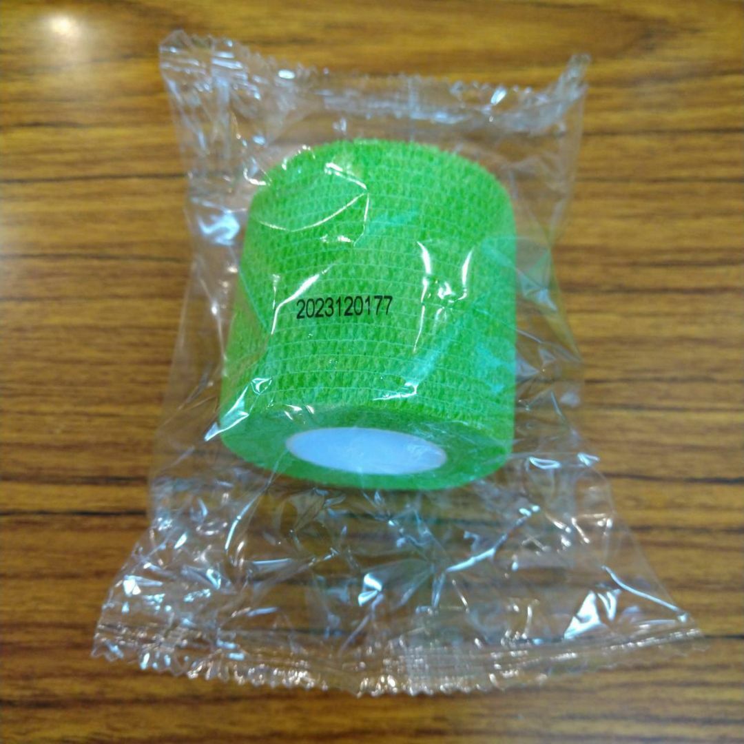 4巻セット 送料無料 動物用 自着性伸縮包帯 5cm×4.5m(伸長時) 緑 その他のペット用品(その他)の商品写真